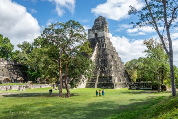 Shuttle from Panajachel (Lake Atitlán) to Flores – First Class Night Bus